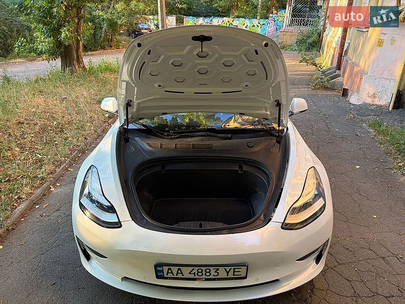 Седан Tesla Model 3 2018 в Києві
