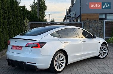 Седан Tesla Model 3 2020 в Стрые