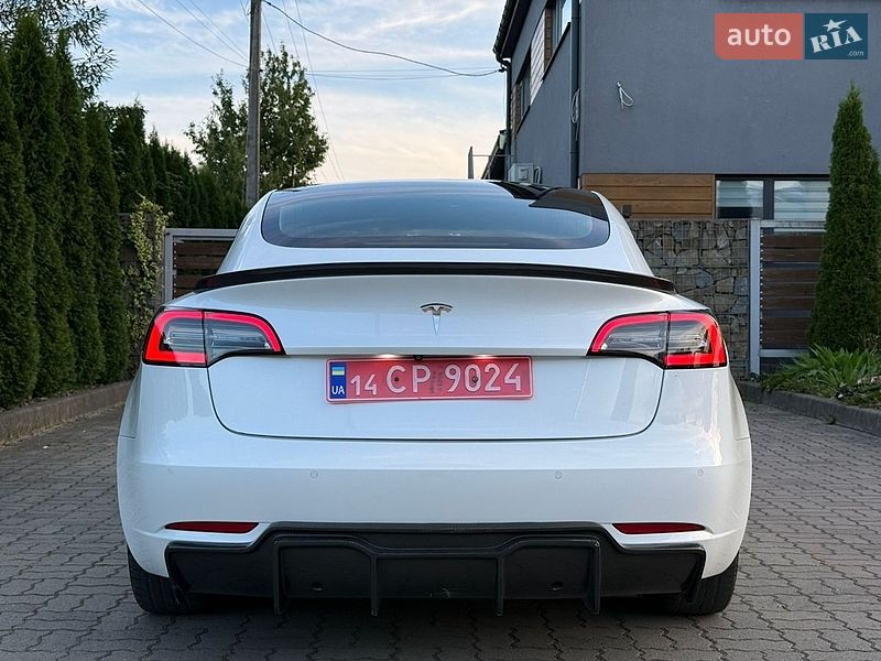 Седан Tesla Model 3 2020 в Стрые