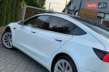 Седан Tesla Model 3 2020 в Стрые