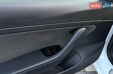 Седан Tesla Model 3 2020 в Стрые