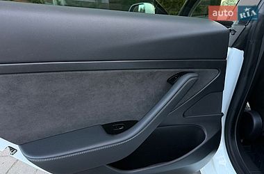 Седан Tesla Model 3 2020 в Стрые