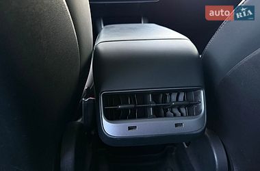 Седан Tesla Model 3 2020 в Стрые