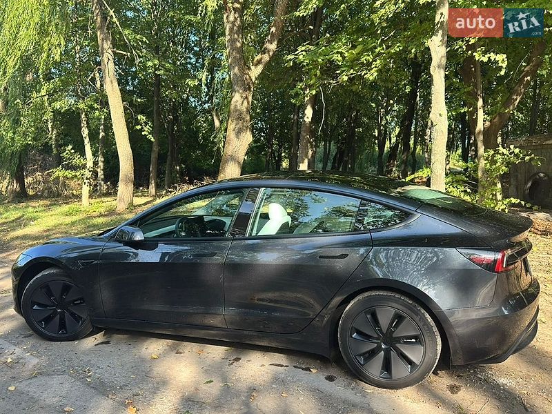 Седан Tesla Model 3 2024 в Виннице