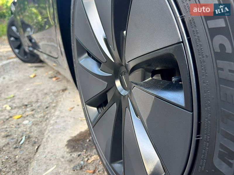Седан Tesla Model 3 2024 в Виннице