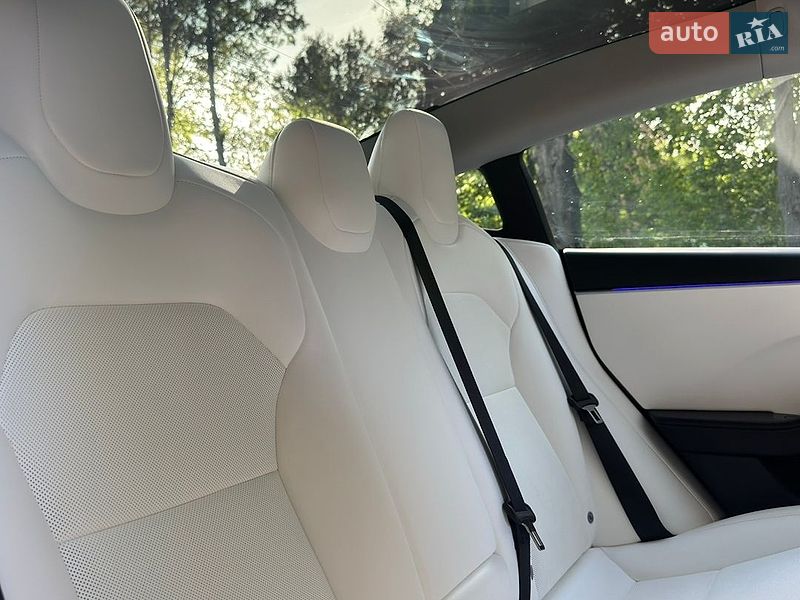 Седан Tesla Model 3 2024 в Виннице