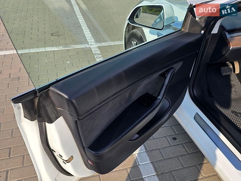 Седан Tesla Model 3 2020 в Дрогобичі
