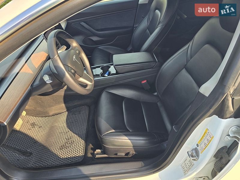 Седан Tesla Model 3 2020 в Дрогобичі
