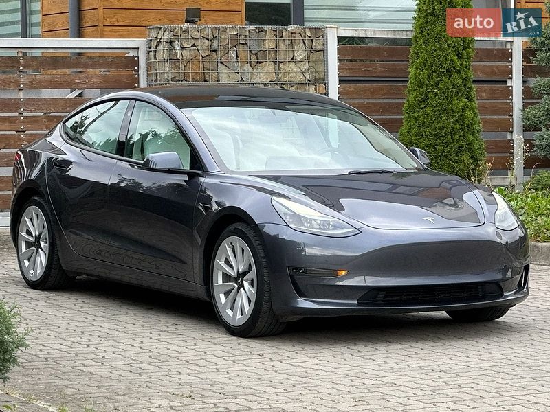 Седан Tesla Model 3 2023 в Стрые