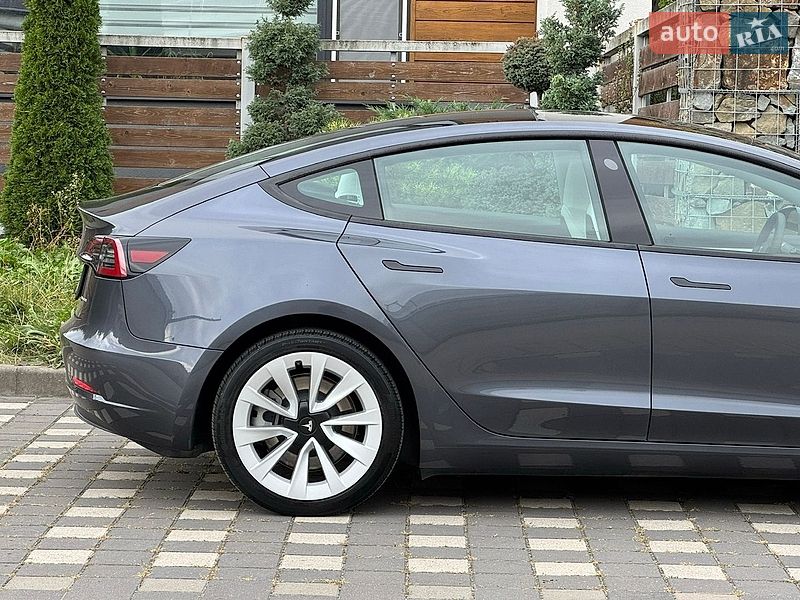 Седан Tesla Model 3 2023 в Стрые