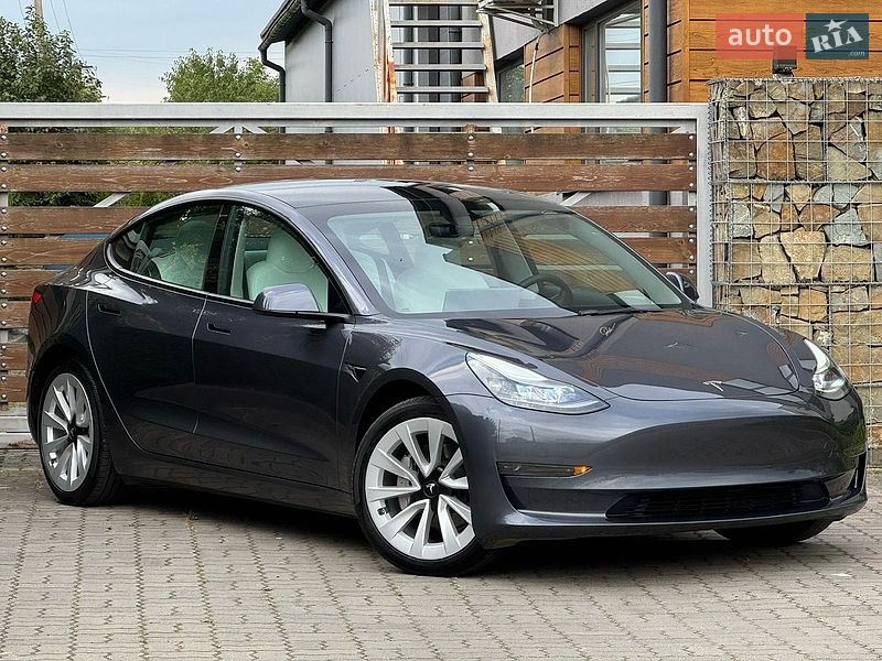 Седан Tesla Model 3 2023 в Стрые