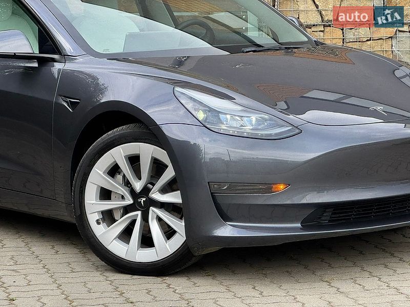 Седан Tesla Model 3 2023 в Стрые