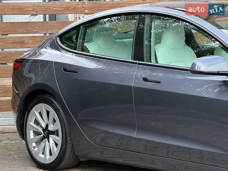 Седан Tesla Model 3 2023 в Стрые