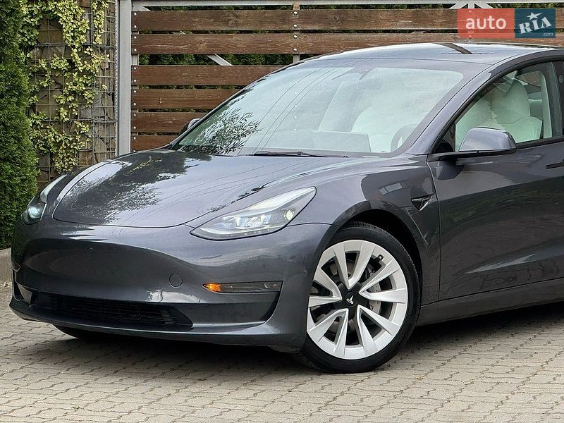 Седан Tesla Model 3 2023 в Стрые