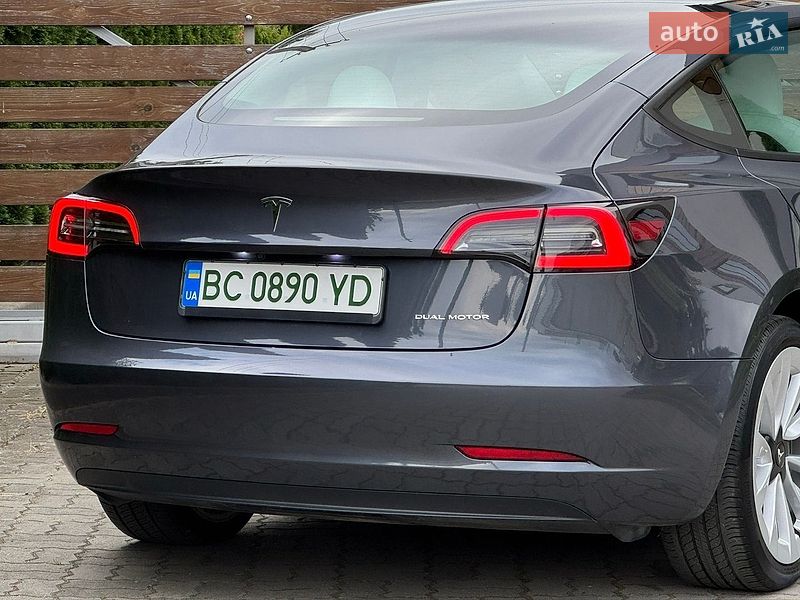 Седан Tesla Model 3 2023 в Стрые