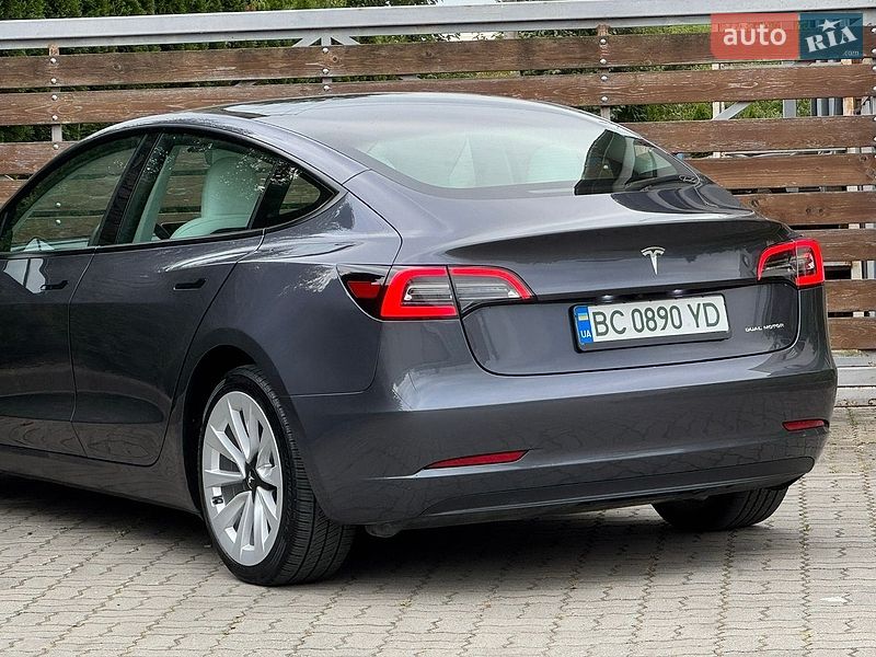 Седан Tesla Model 3 2023 в Стрые