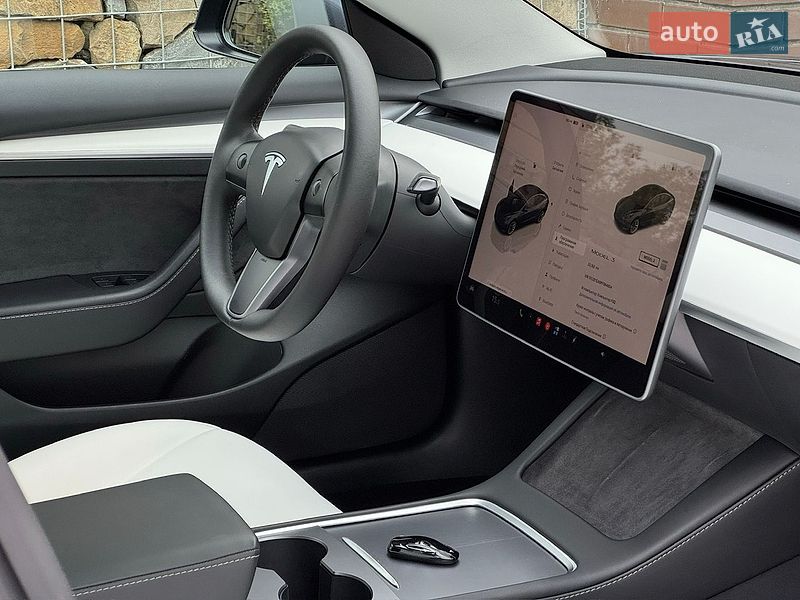 Седан Tesla Model 3 2023 в Стрые