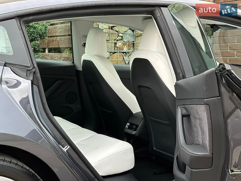 Седан Tesla Model 3 2023 в Стрые