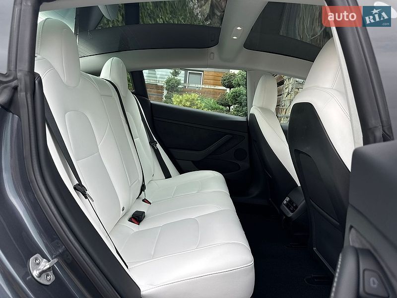 Седан Tesla Model 3 2023 в Стрые