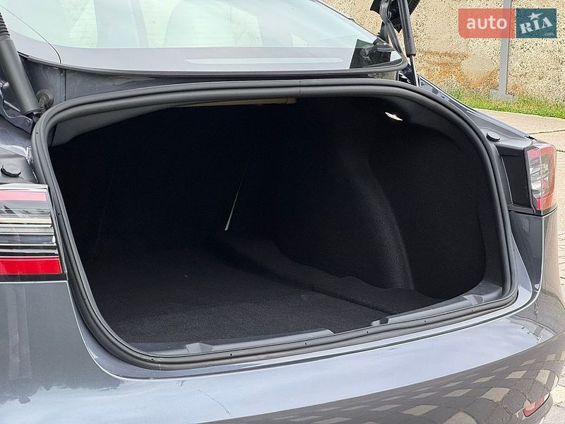 Седан Tesla Model 3 2023 в Стрые