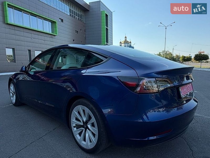 Седан Tesla Model 3 2021 в Кривому Розі