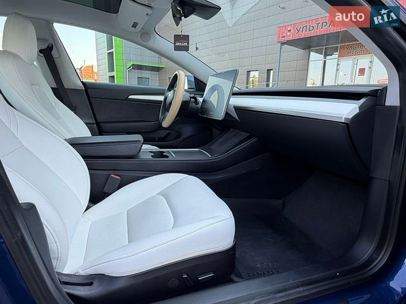 Седан Tesla Model 3 2021 в Кривому Розі