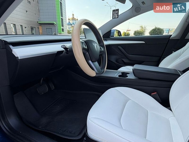 Седан Tesla Model 3 2021 в Кривому Розі