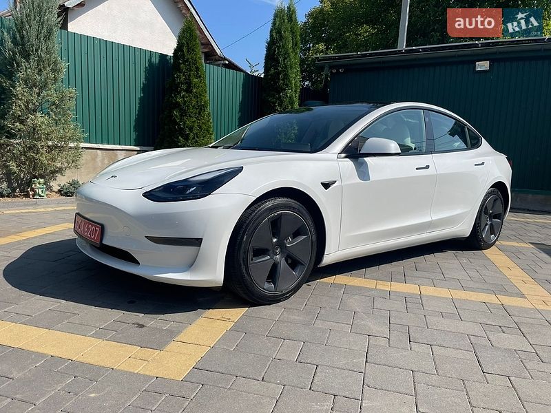 Седан Tesla Model 3 2023 в Моршине