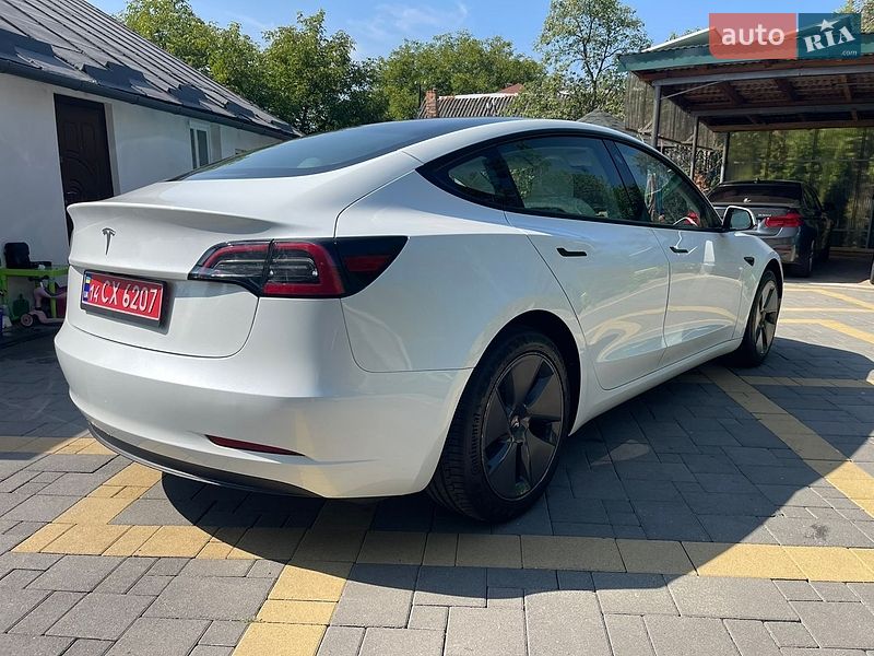 Седан Tesla Model 3 2023 в Моршине