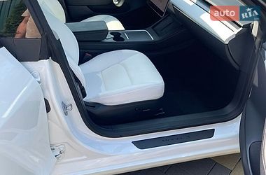 Седан Tesla Model 3 2023 в Моршине