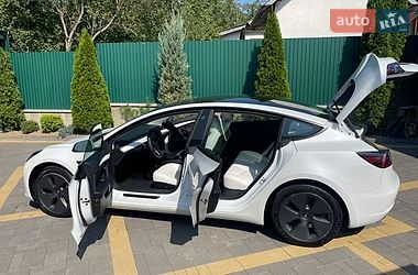Седан Tesla Model 3 2023 в Моршине