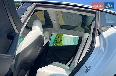 Седан Tesla Model 3 2023 в Моршине