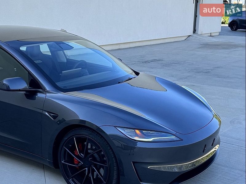 Седан Tesla Model 3 2024 в Луцке