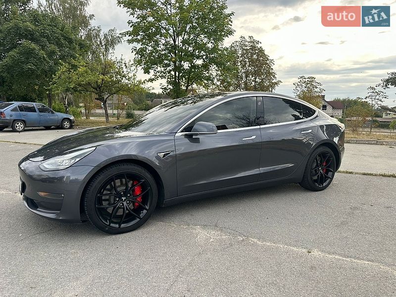 Седан Tesla Model 3 2018 в Звягеле