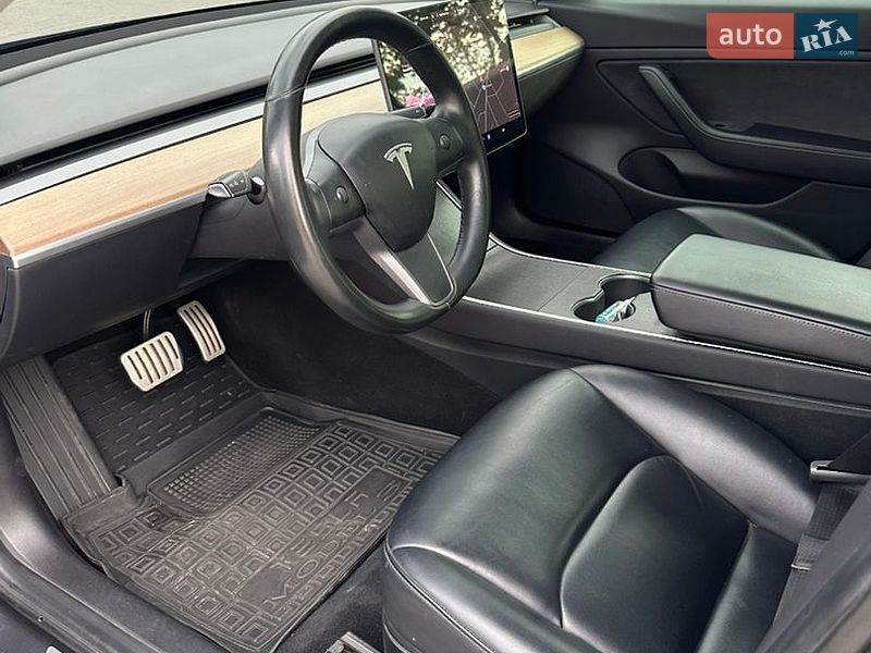 Седан Tesla Model 3 2018 в Звягеле
