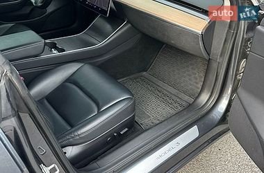 Седан Tesla Model 3 2018 в Звягеле