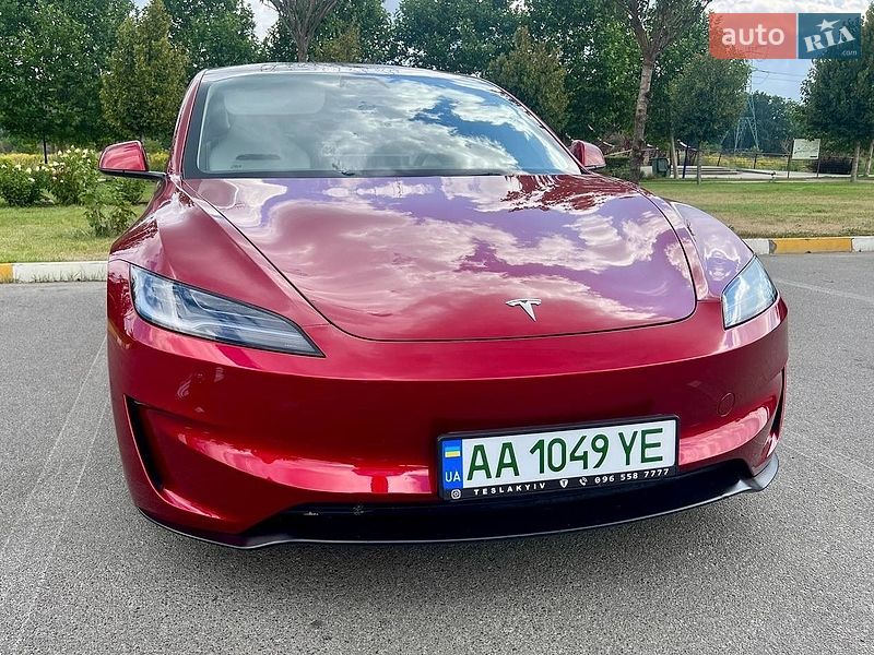 Седан Tesla Model 3 2024 в Киеве