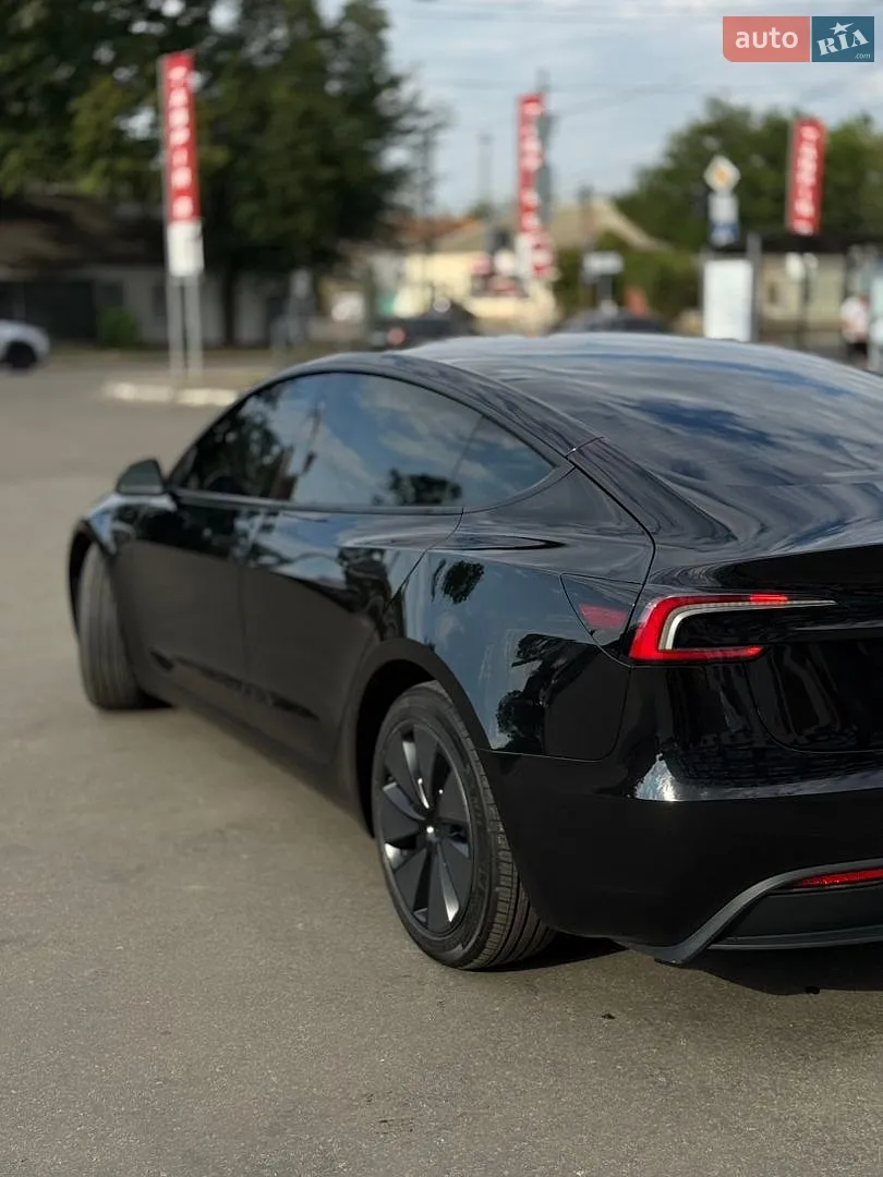 2025 Tesla Model 3 - мініатюра 8