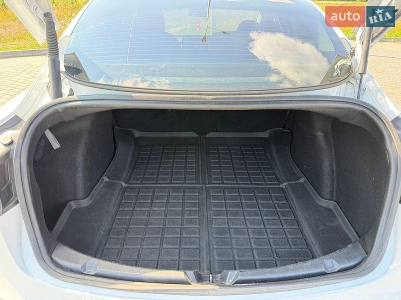 Седан Tesla Model 3 2021 в Луцьку