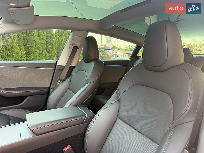 Седан Tesla Model 3 2024 в Днепре