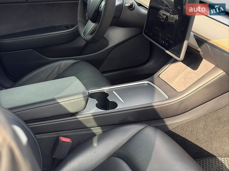 Седан Tesla Model 3 2022 в Киеве