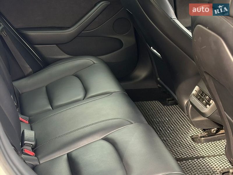 Седан Tesla Model 3 2022 в Киеве