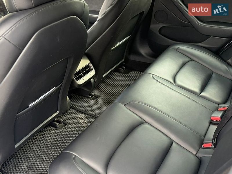 Седан Tesla Model 3 2022 в Киеве
