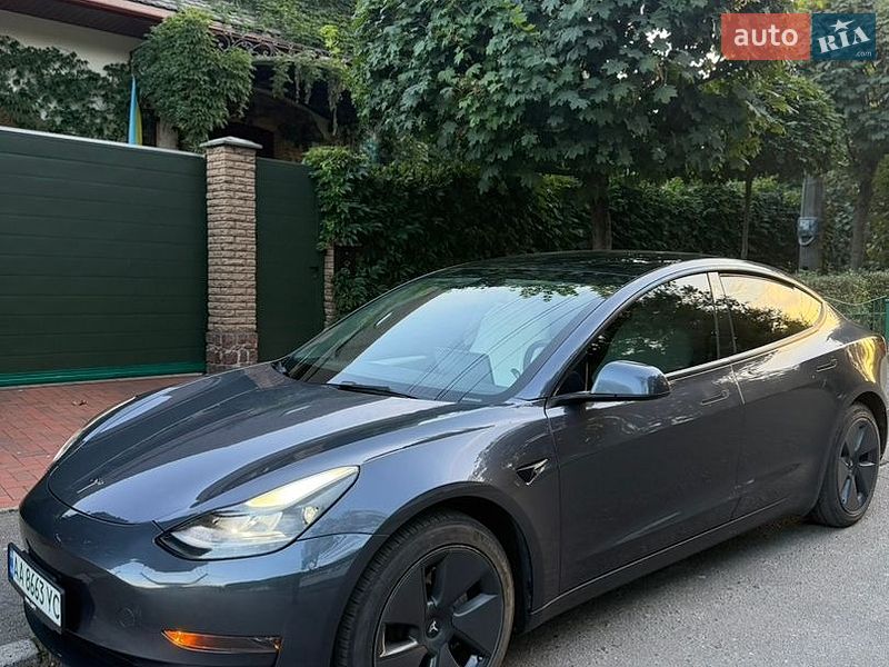 Tesla Model 3, фото з оголошення