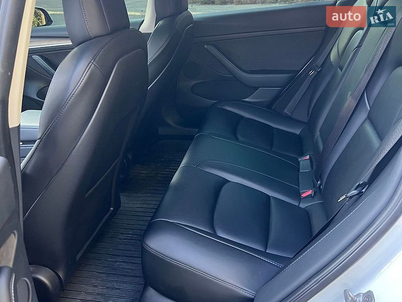 Седан Tesla Model 3 2022 в Тернополе