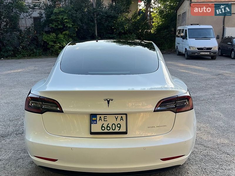 Седан Tesla Model 3 2022 в Тернополе