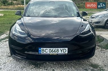 Седан Tesla Model 3 2018 в Львові