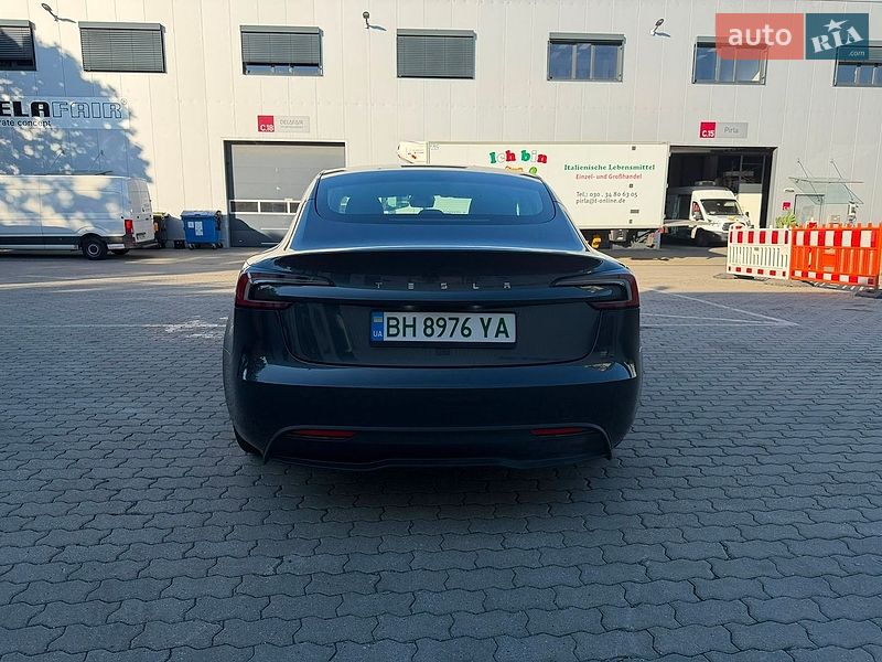 Седан Tesla Model 3 2024 в Одесі