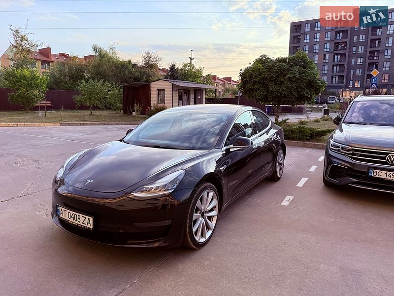 Седан Tesla Model 3 2018 в Львове