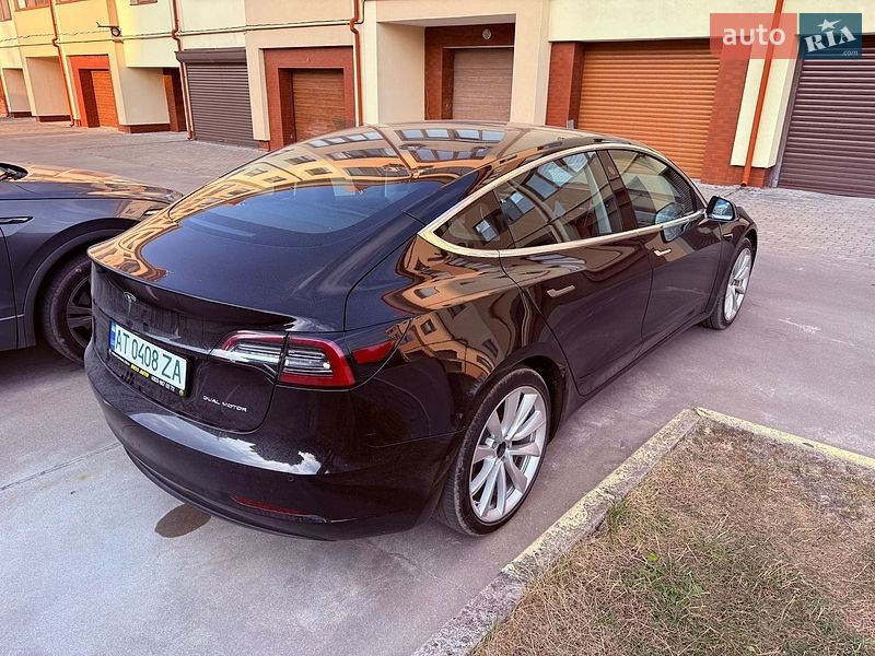 Седан Tesla Model 3 2018 в Львове